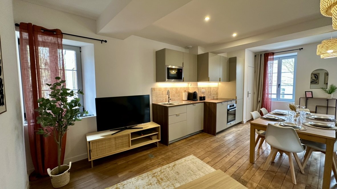 Séjour et cuisine, appartement rez-de-chaussée de Chablis